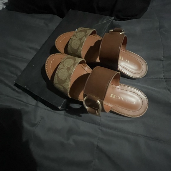 Coach sandals like new - Picture 3 of 3